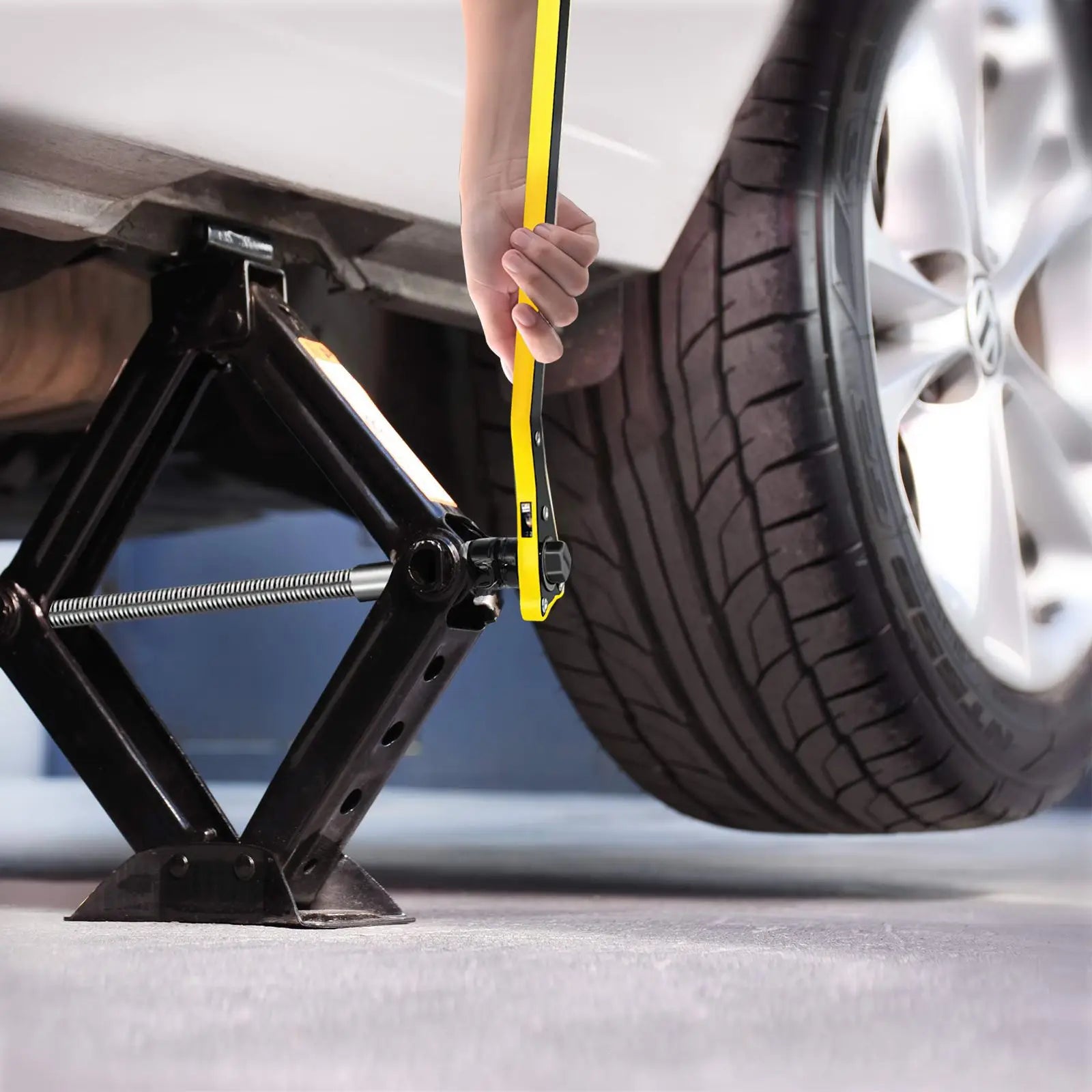 Car Jack 2T Portable Labor-saving Hand-cranked Car Scissor Jack Car Repair and Tire Replacement Special Tool for Car SUV